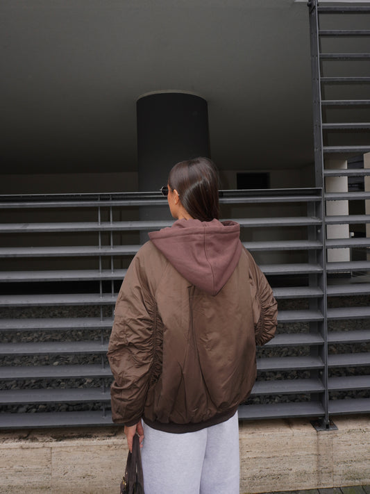 BOMBER IMBOTTITO CON CAPPUCCIO