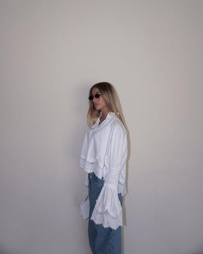 BLUSA CON PIZZO E MANICHE AMPIE