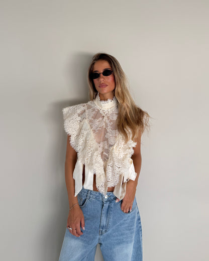 TOP IN PIZZO CON FIOCCHI LATERALI