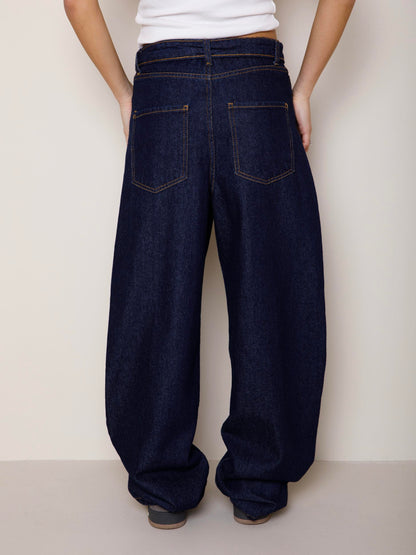 JEANS CON RISVOLTO IN VITA