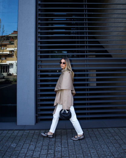 TRENCH CORTO CON MANTELLA LUMINA