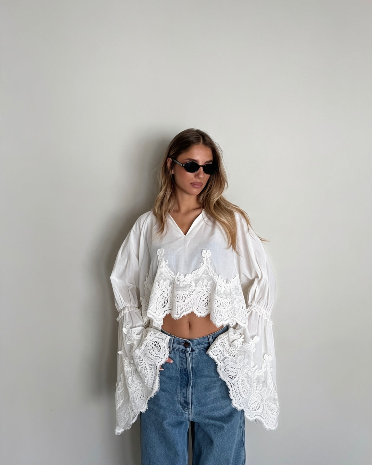 BLUSA CON PIZZO E MANICA AMPIA