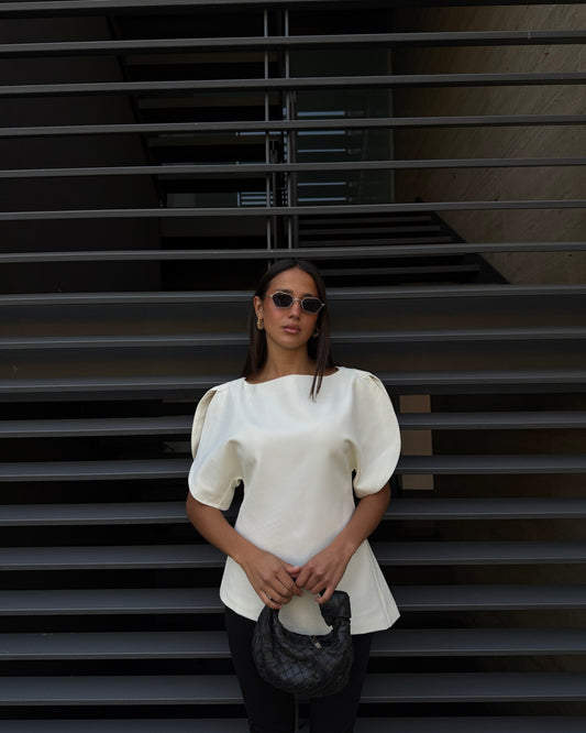 MAGLIA ASIMMETRICA CON APERTURE