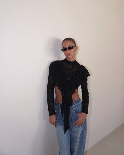 TOP IN PIZZO A MANICHE LUNGHE CON FIOCCHI