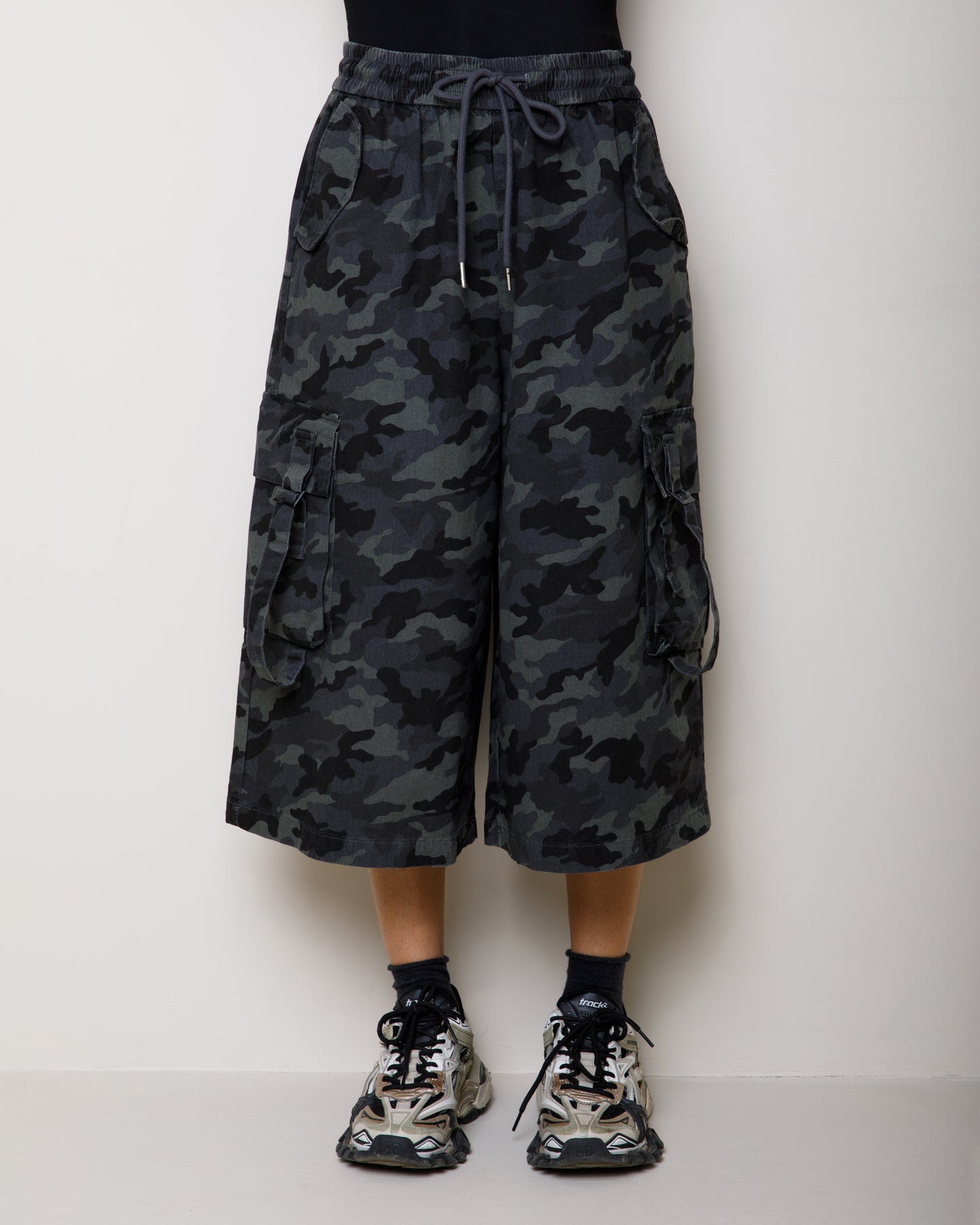 BERMUDA MILITARE CON TASCHE