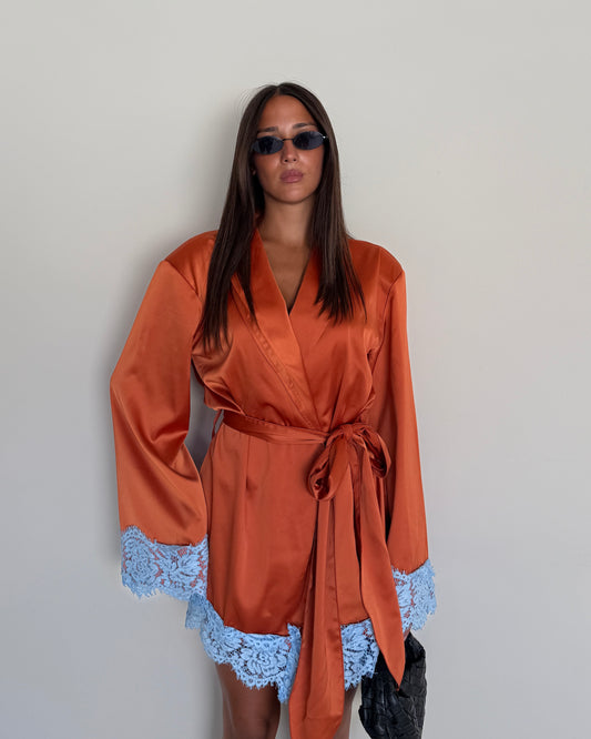 ABITO KIMONO IN SIMIL RASO E PIZZO