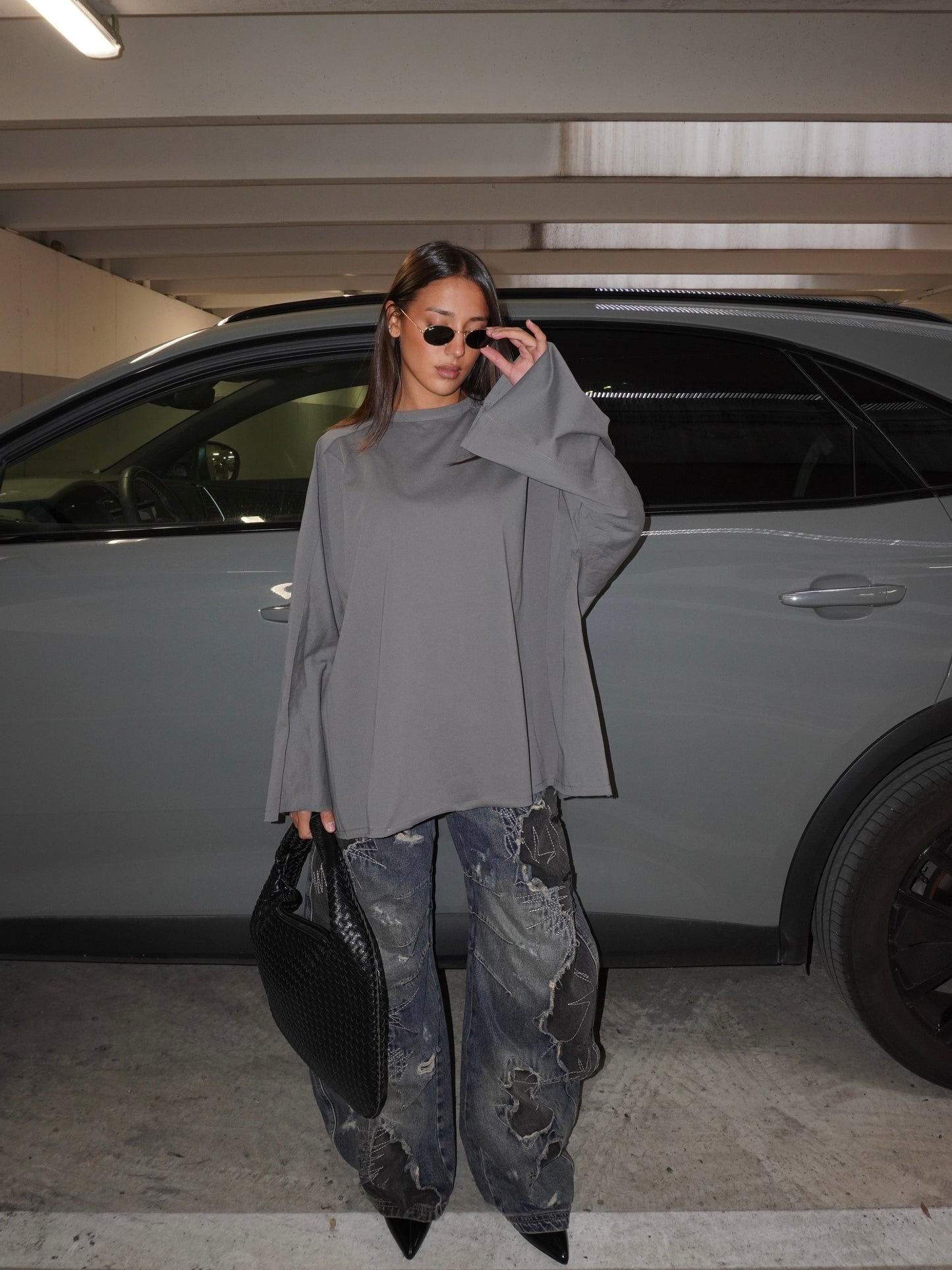 JEANS BAGGY CON TOPPE E GIOIELLO