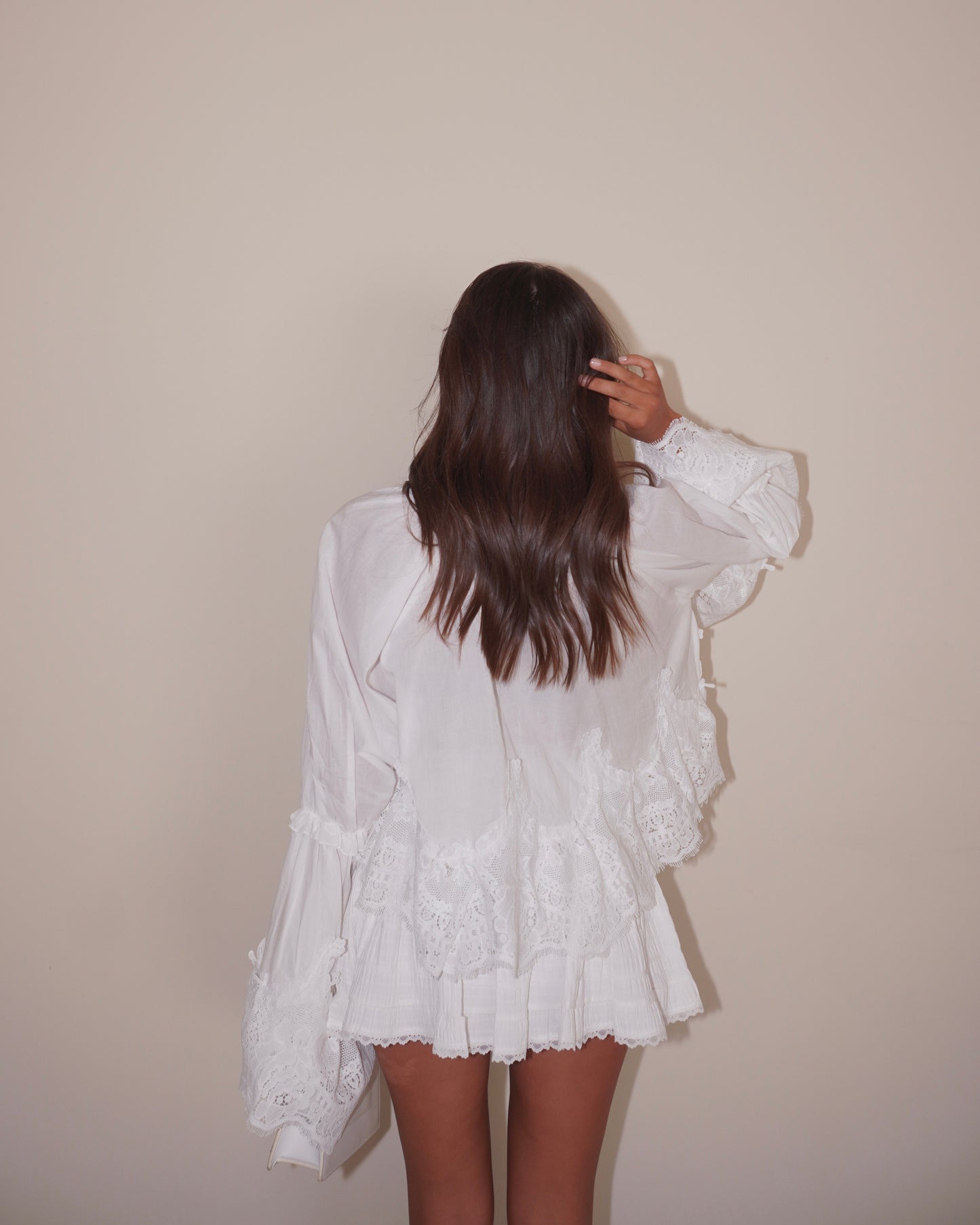 BLUSA CON PIZZO E MANICA AMPIA