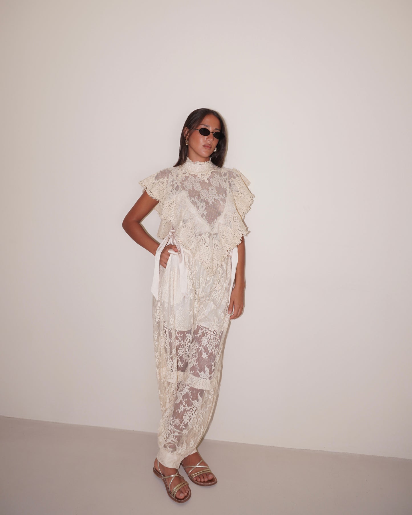 COMPLETO IN PIZZO TOP E PANTALONE