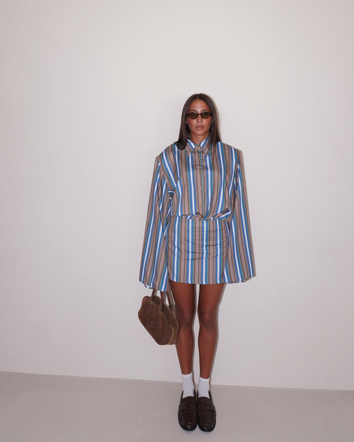 COMPLETO A RIGHE CAMICIA E MINIGONNA