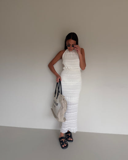 ABITO LUNGO CON SCOLLO HALTER