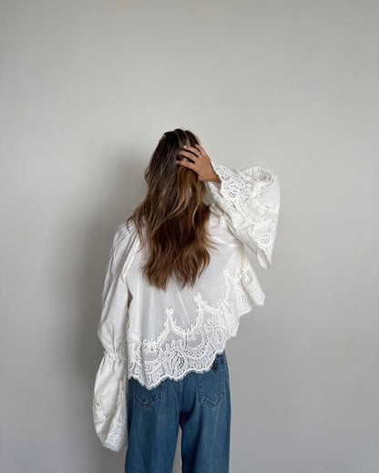 BLUSA CON PIZZO E MANICA AMPIA