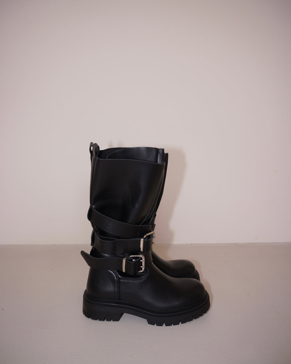 STIVALI BIKER CON FIBBIE