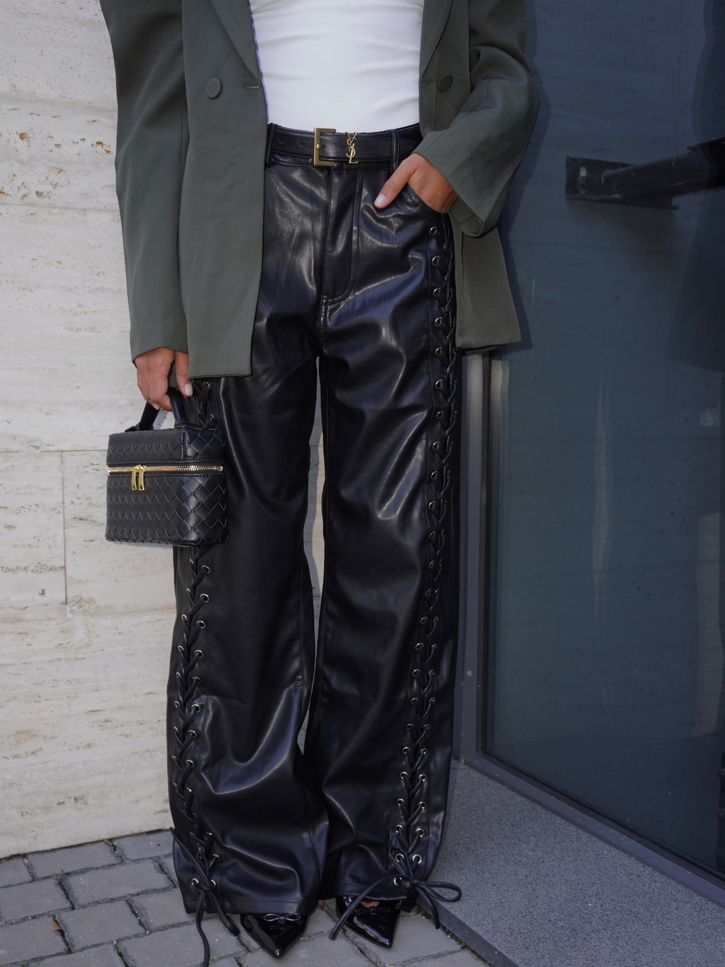 PANTALONE STRINGATO IN ECOPELLE