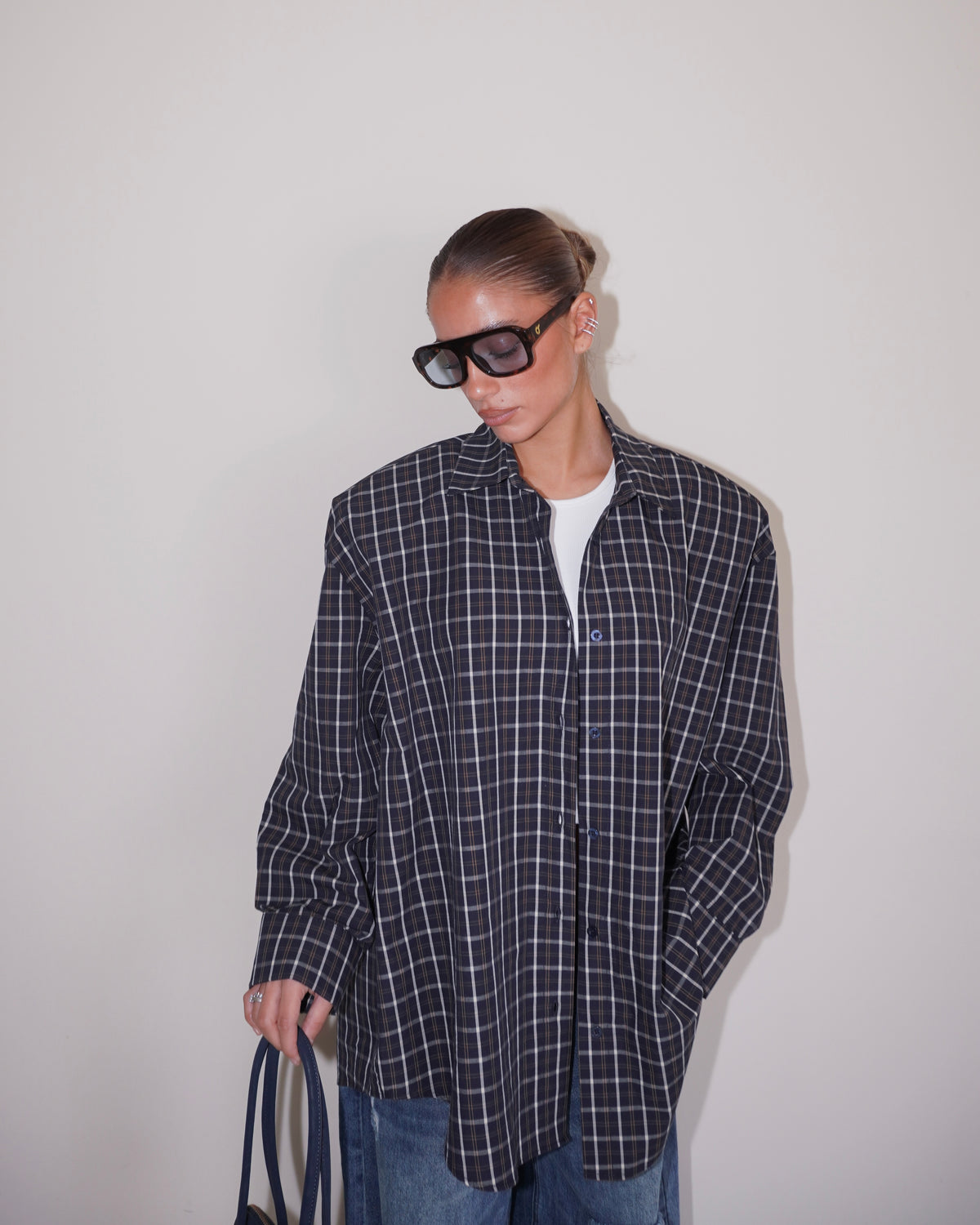 CAMICIA CON SPALLINE IMBOTTITE