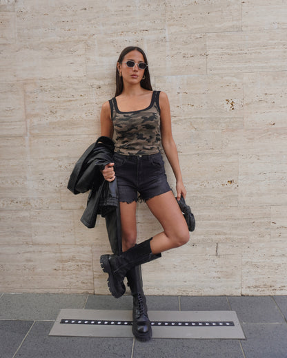 SHORTS IN DENIM
