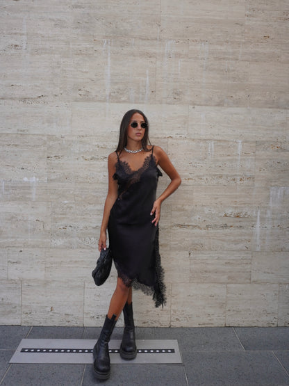 ABITO MIDI IN SIMIL RASO CON PIZZO
