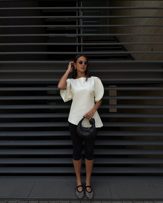 MAGLIA ASIMMETRICA CON APERTURE