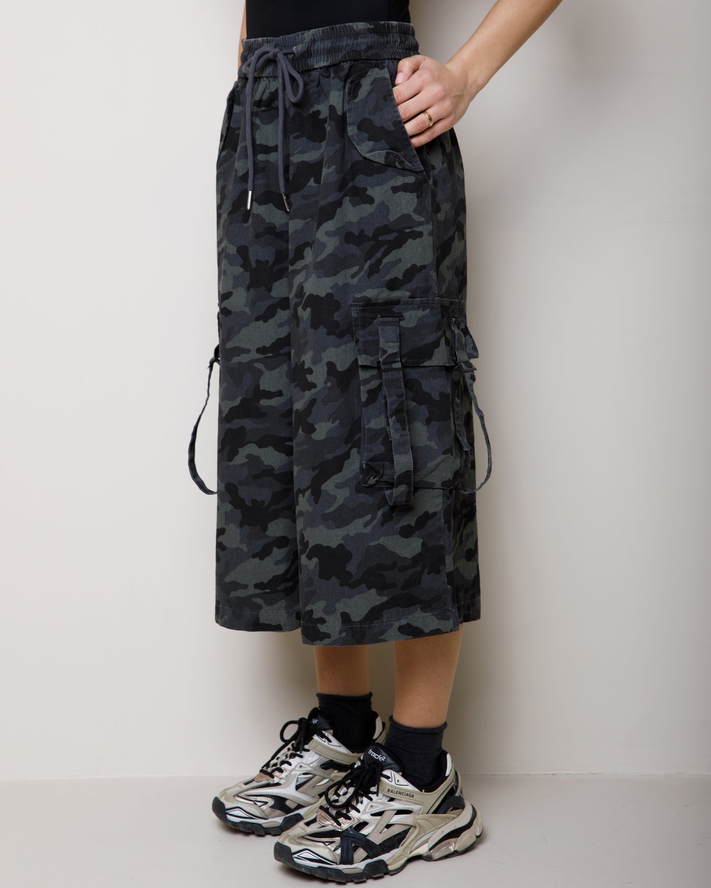 BERMUDA MILITARE CON TASCHE