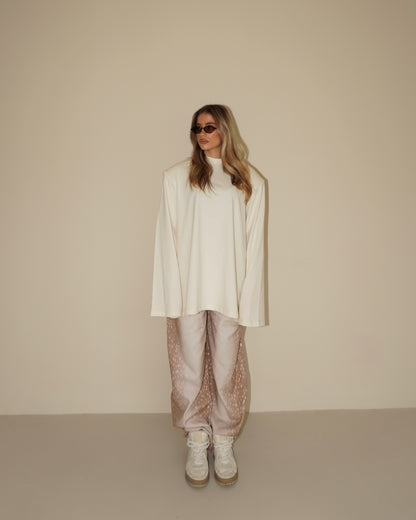 MAGLIA A MANICHE LUNGHE CON SPALLE IMBOTTITE