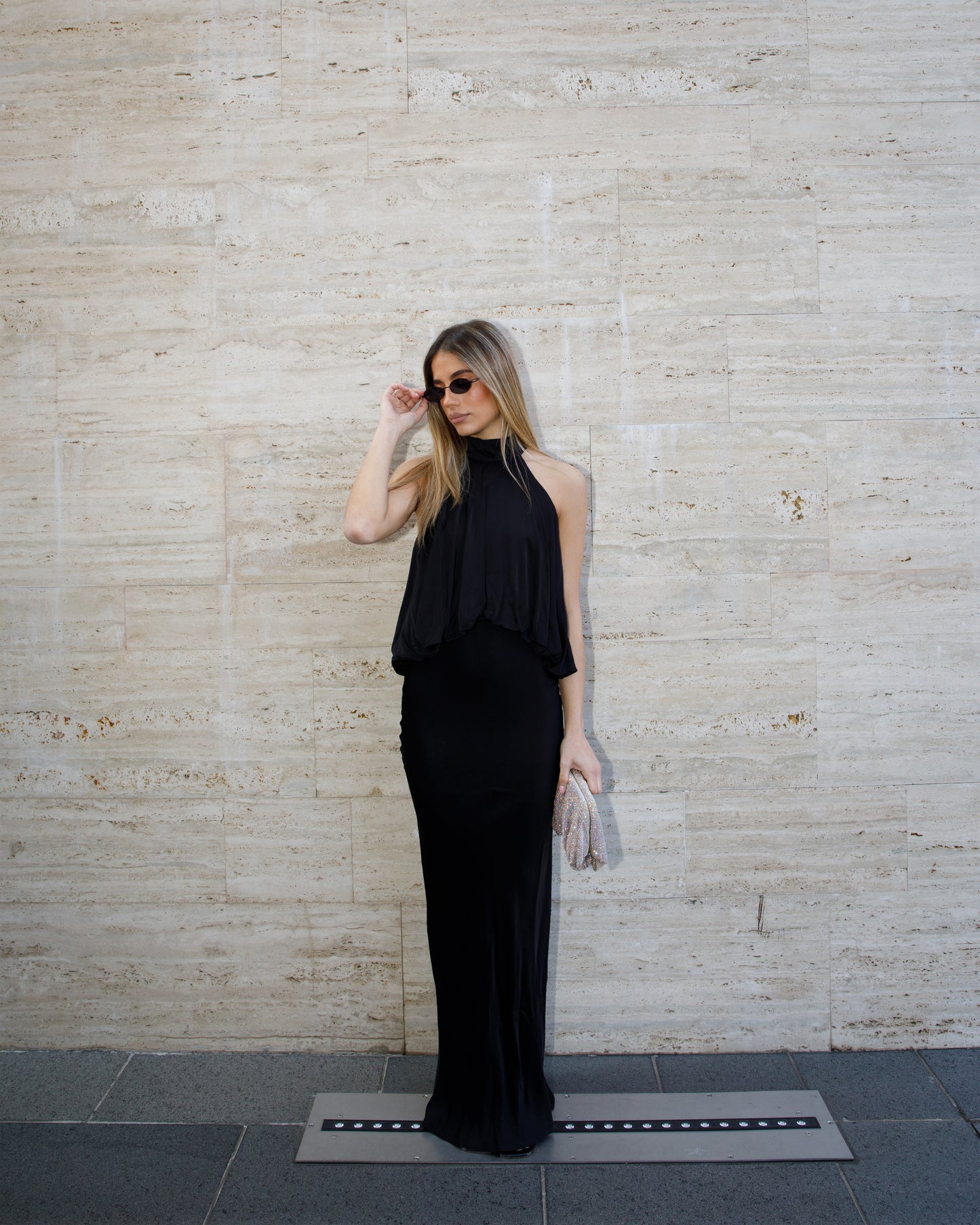 ABITO LUNGO SATINATO SCOLLO HALTER