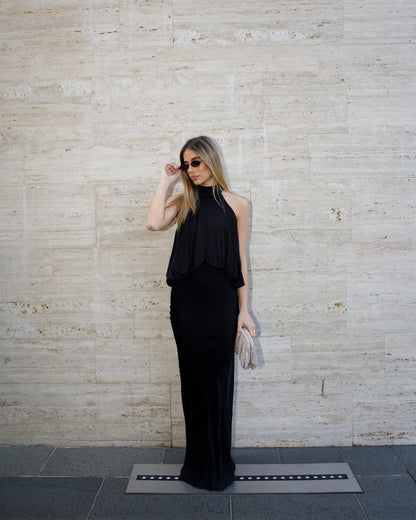 ABITO LUNGO SATINATO SCOLLO HALTER