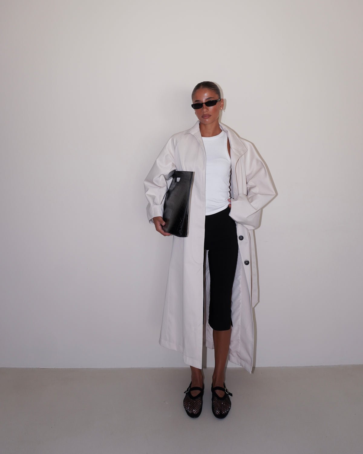 TRENCH CON BOTTONI E CINTURA