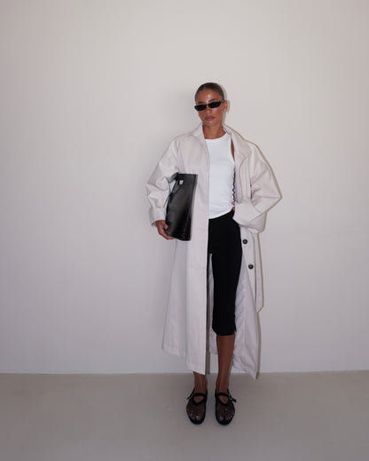 TRENCH CON BOTTONI E CINTURA