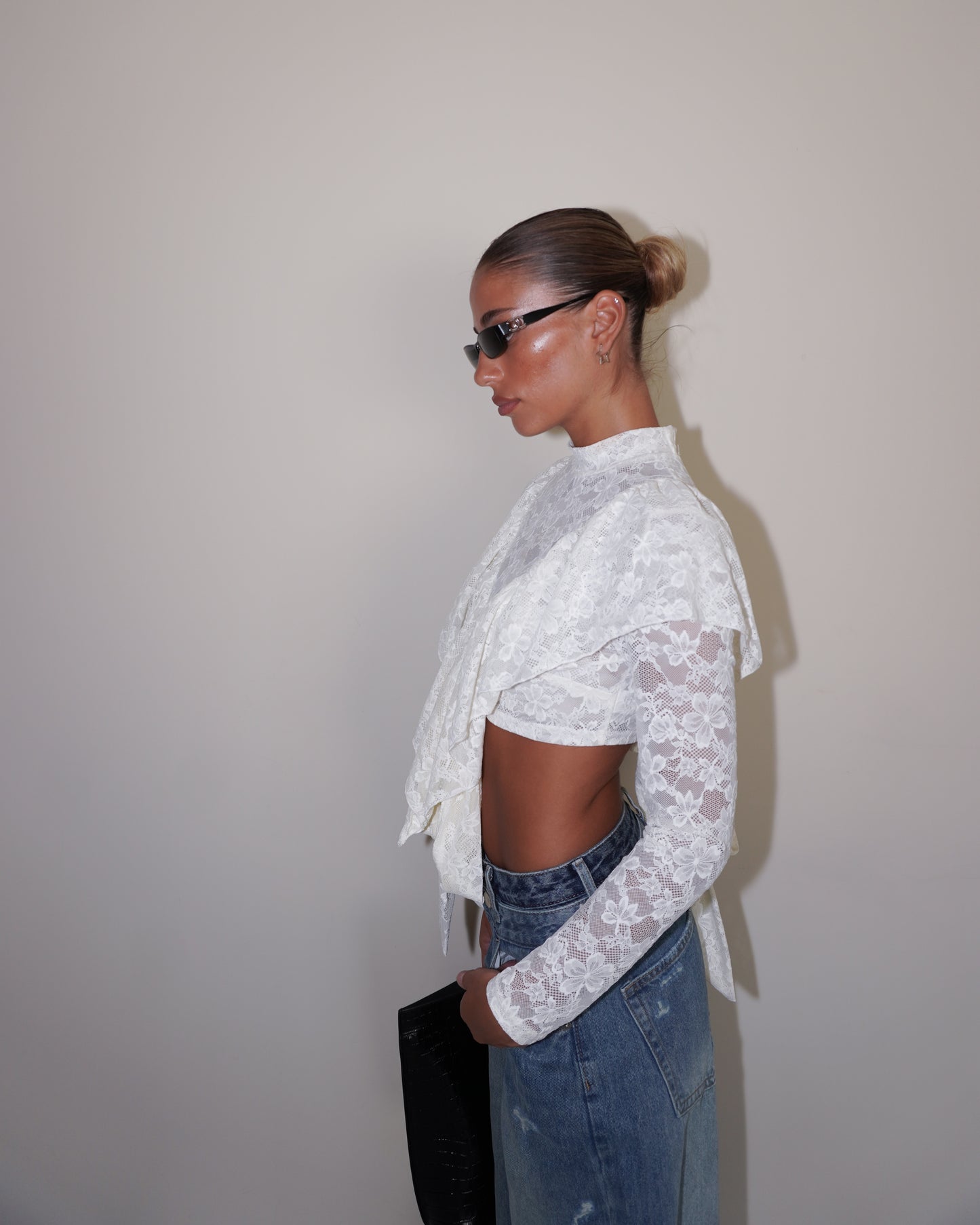 TOP IN PIZZO A MANICHE LUNGHE CON FIOCCHI