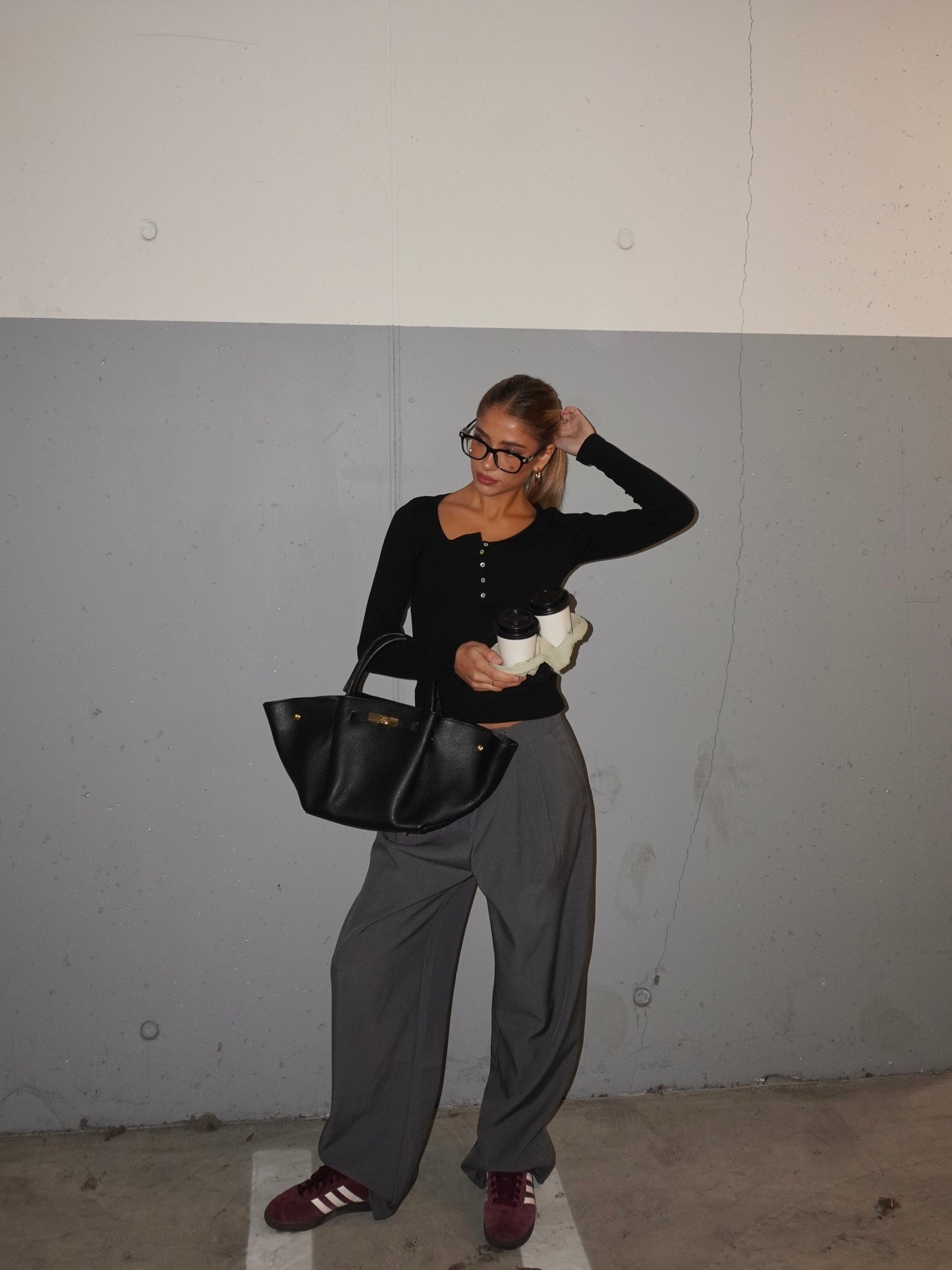 PANTALONE CON PINCES FELPATO