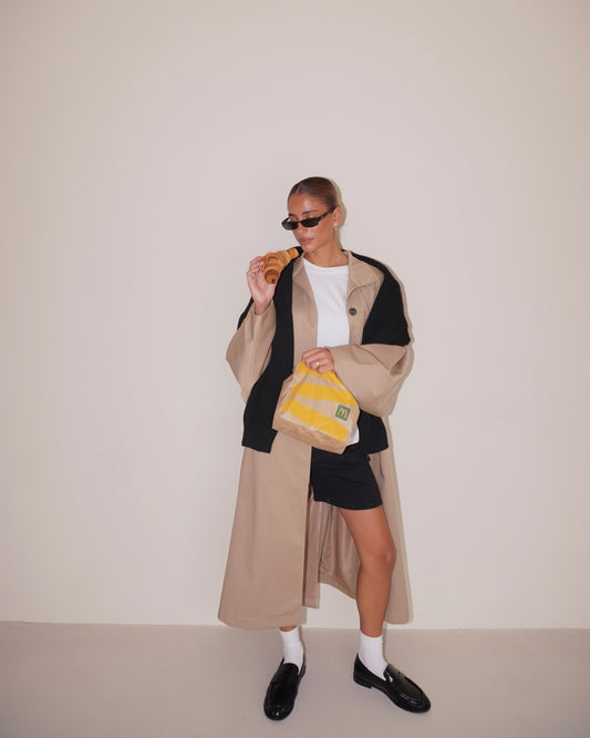 TRENCH CON BOTTONI E CINTURA