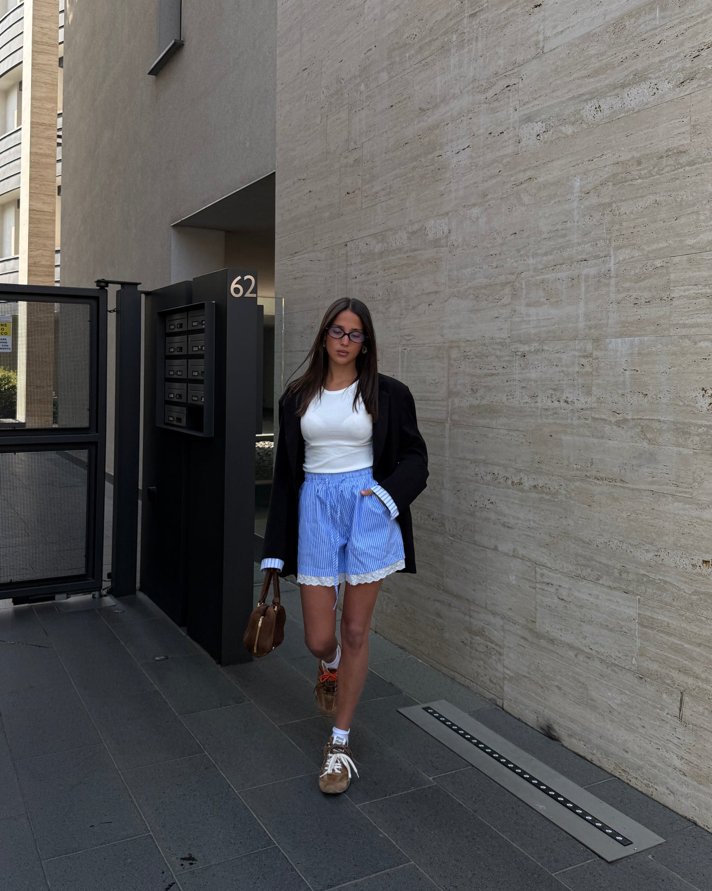 SHORTS A RIGHE CON PIZZO