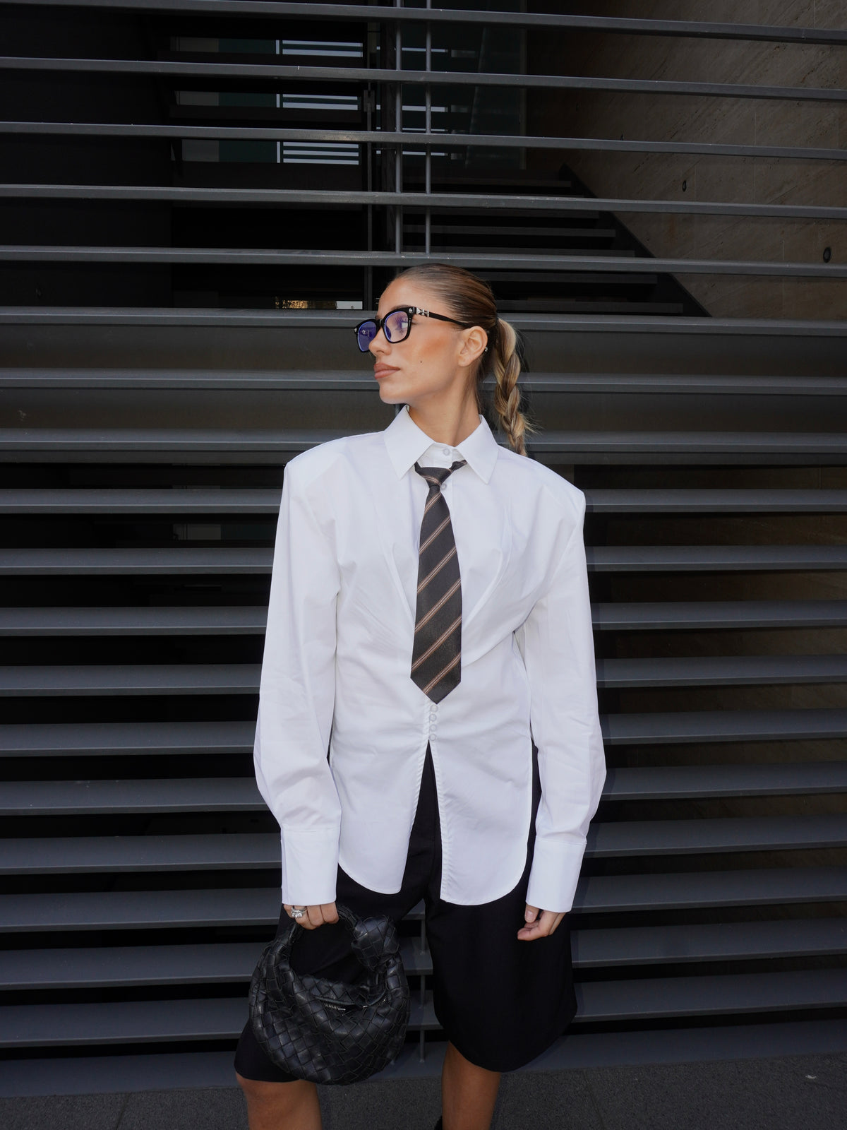 CAMICIA CON SPALLE IMBOTTITE LUMINA