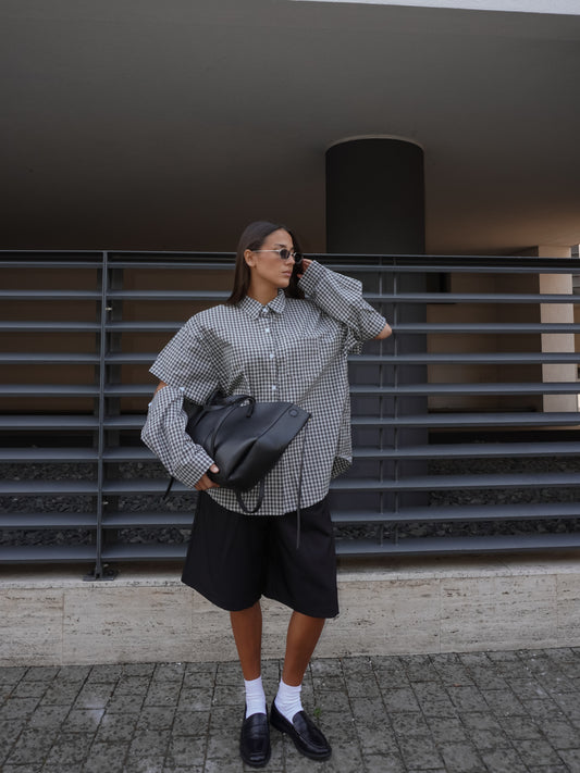 CAMICIA OVER A RIGHE CON CUT OUT
