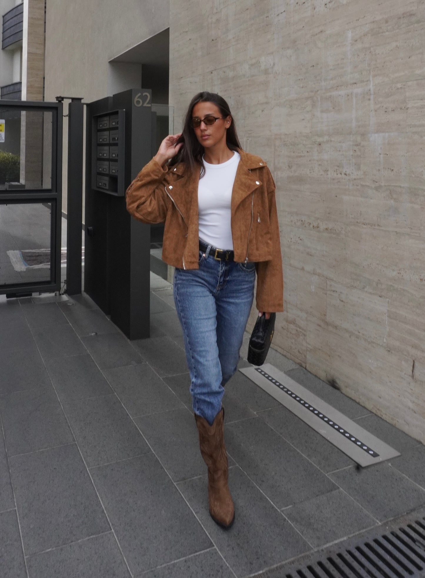 BIKER STRINGATO IN SIMIL CAMOSCIO