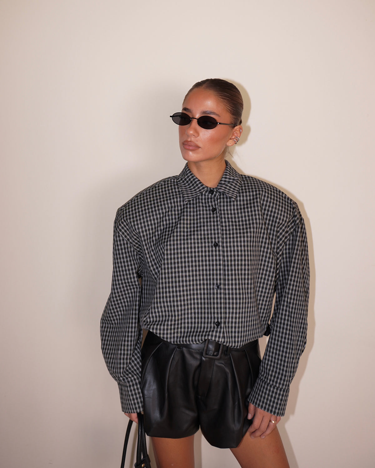 CAMICIA CON SPALLINE IMBOTTITE