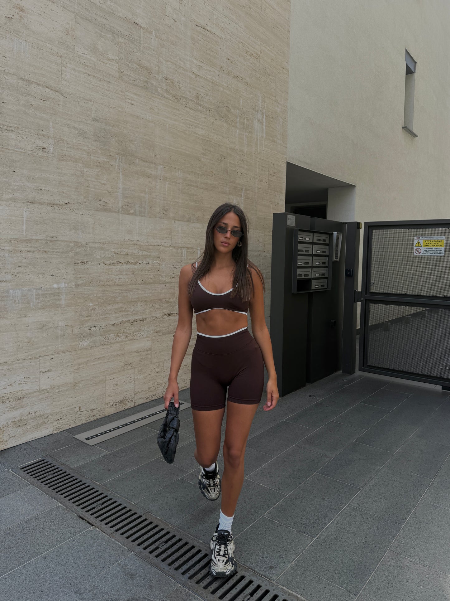 COMPLETO SPORTIVO BICOLOR SHORTS E TOP