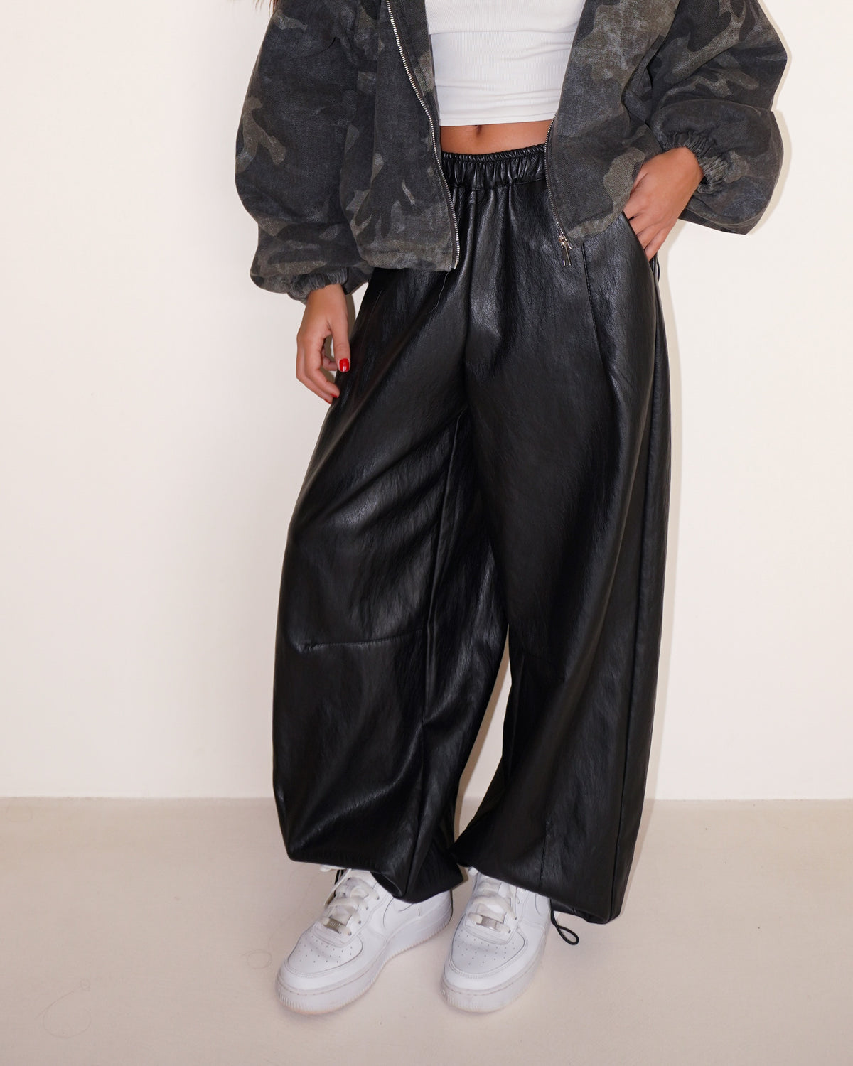 PANTALONE IN ECOPELLE CON COULISSE