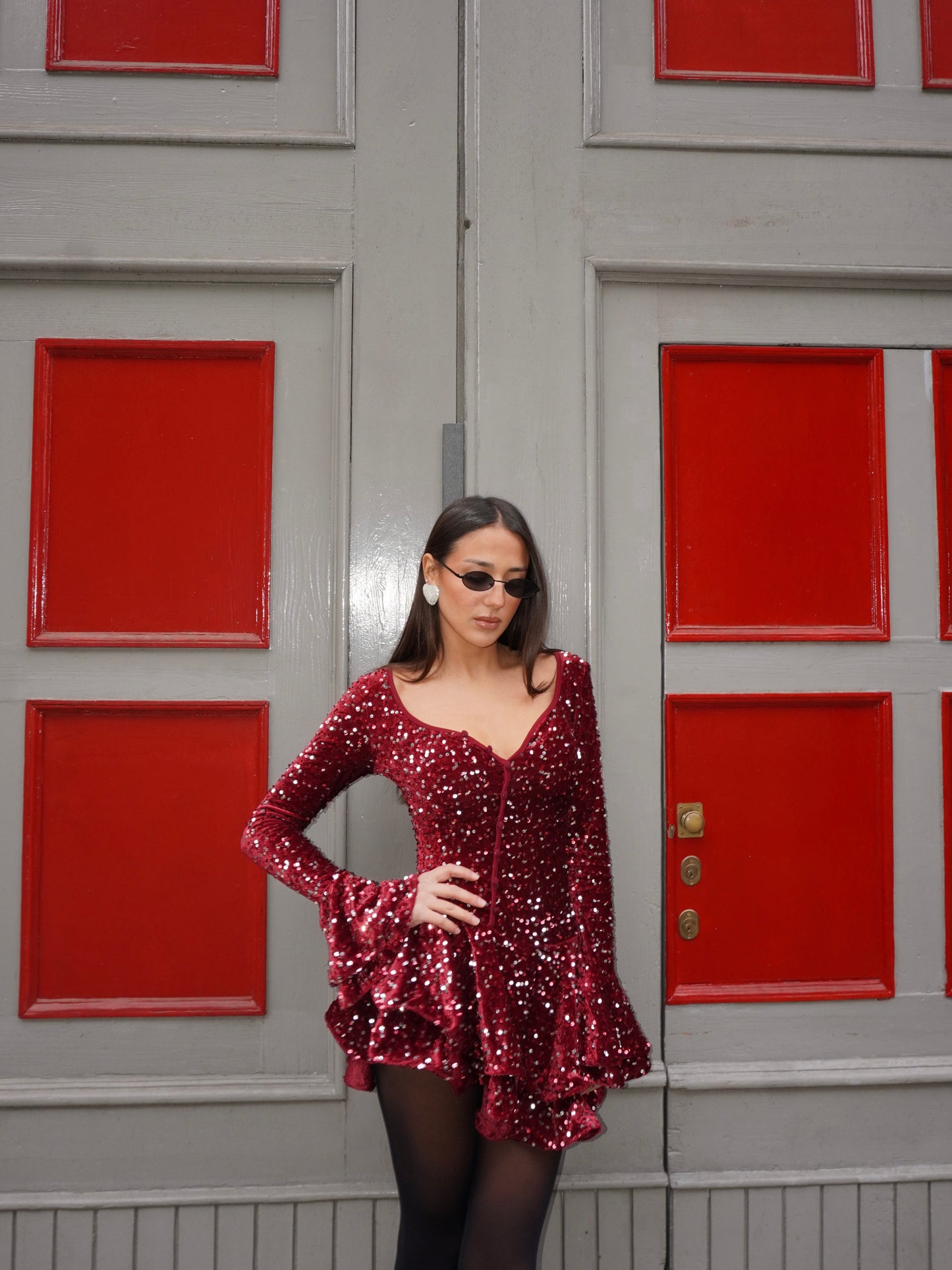 ABITO CORTO CON BOTTONI E PAILLETTES