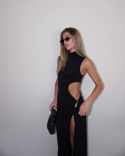 ABITO LUNGO CON CUT OUT E GIOIELLO