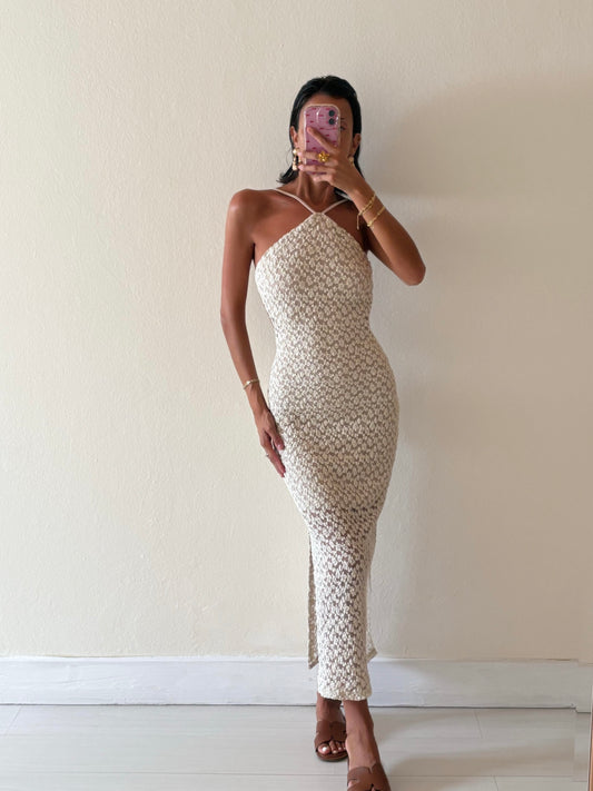 ABITO LUNGO IN PIZZO SCOLLO HALTER