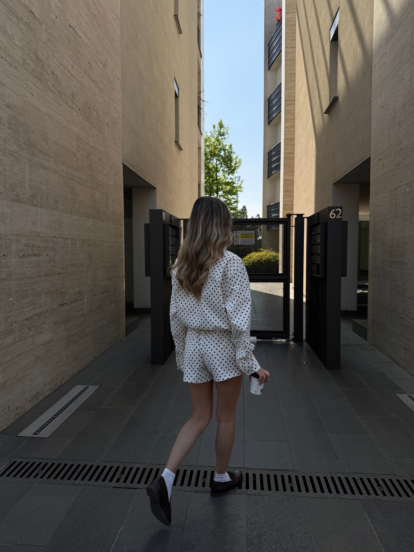 COMPLETO SHORTS E GIACCA CON POIS