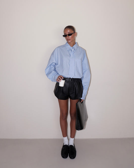 MINI SHORTS IN ECOPELLE CON CINTURA