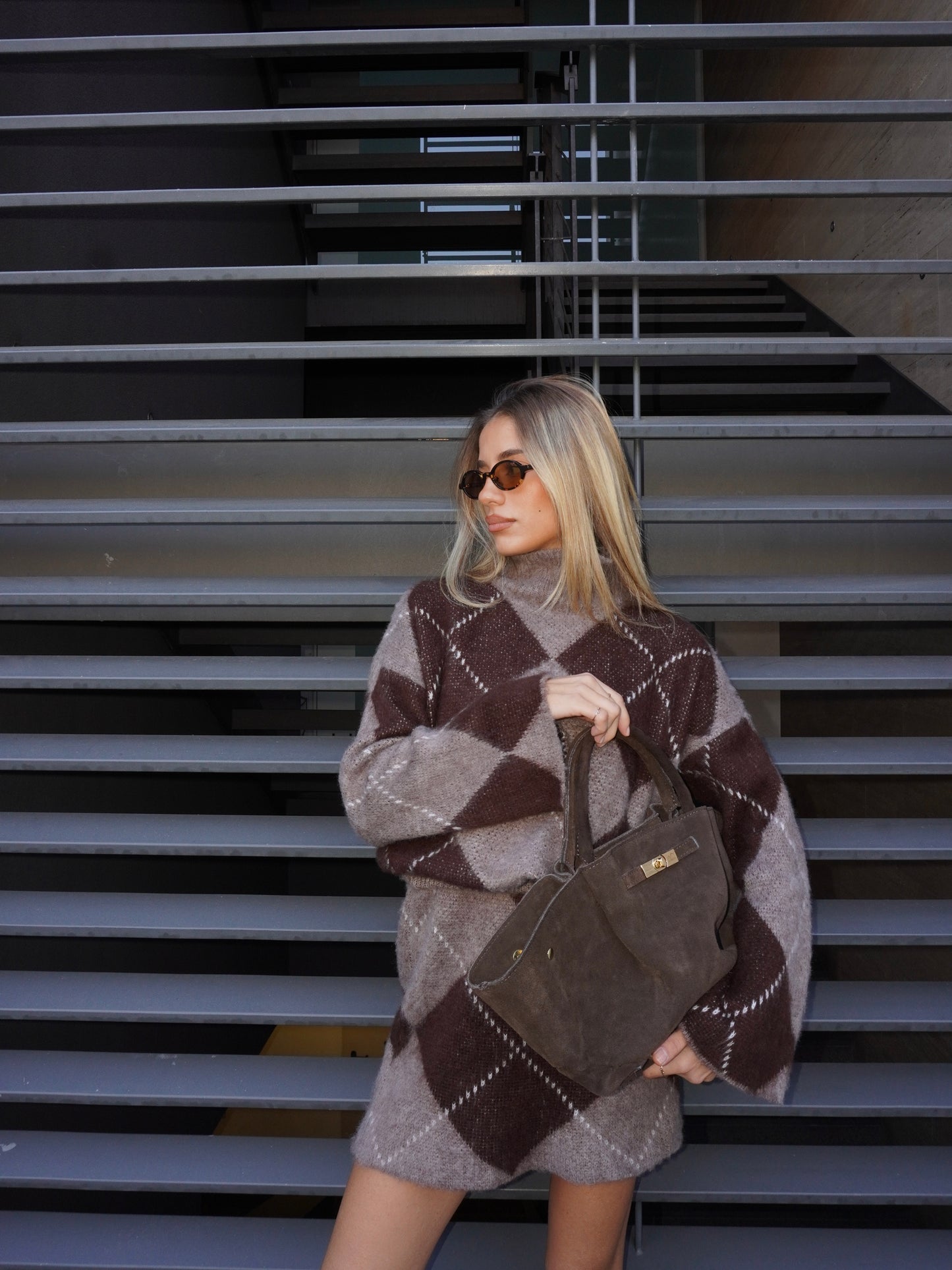 COMPLETO A ROMBI CON COLLO ALTO