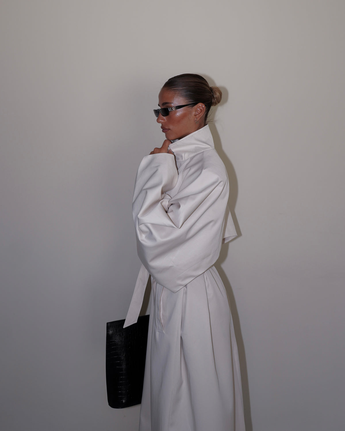 TRENCH CON BOTTONI E CINTURA