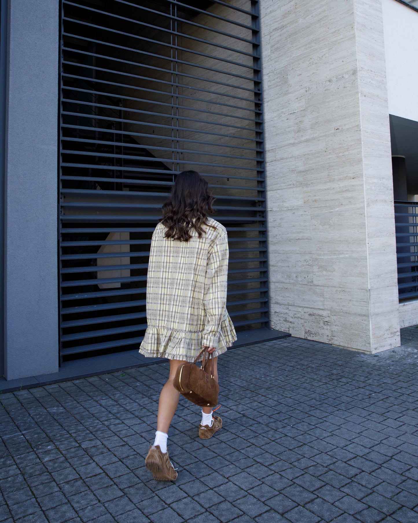 ABITO CAMICIA CON SPALLE IMBOTTITE