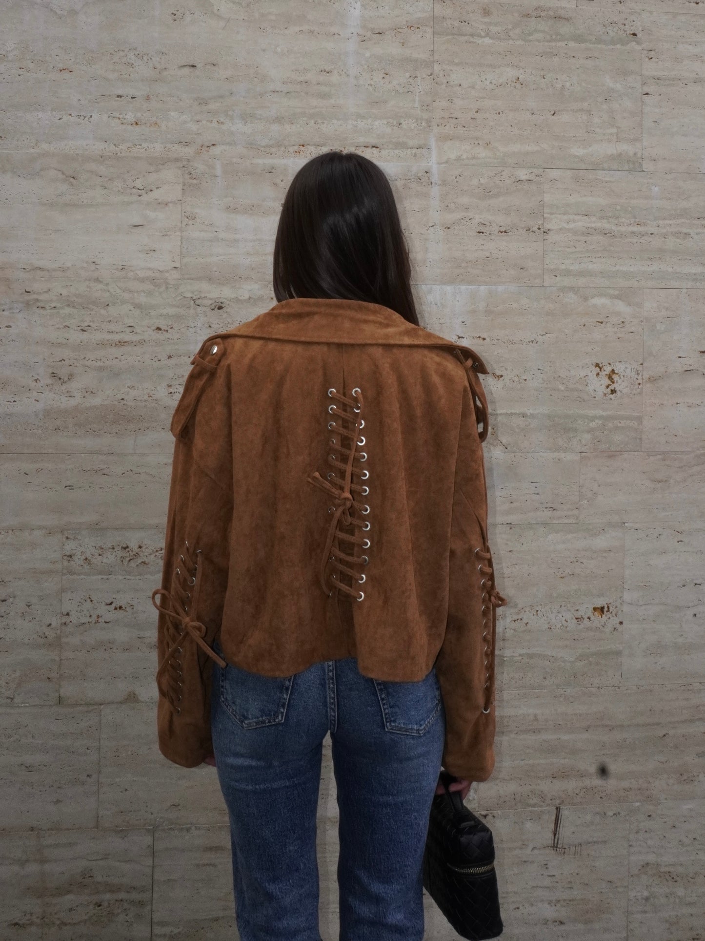 BIKER STRINGATO IN SIMIL CAMOSCIO