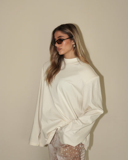 MAGLIA A MANICHE LUNGHE CON SPALLE IMBOTTITE