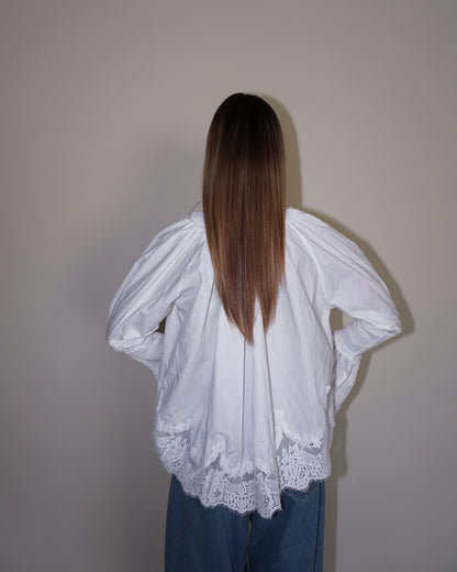 BLUSA CON PIZZO E MANICHE AMPIE
