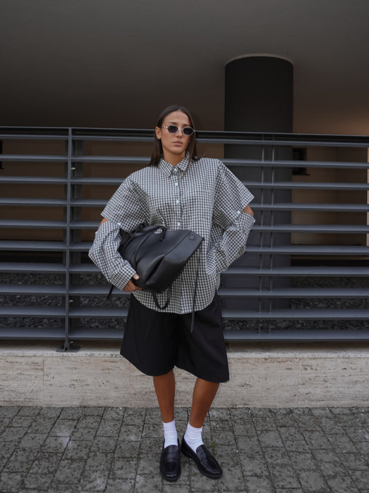 CAMICIA OVER A RIGHE CON CUT OUT